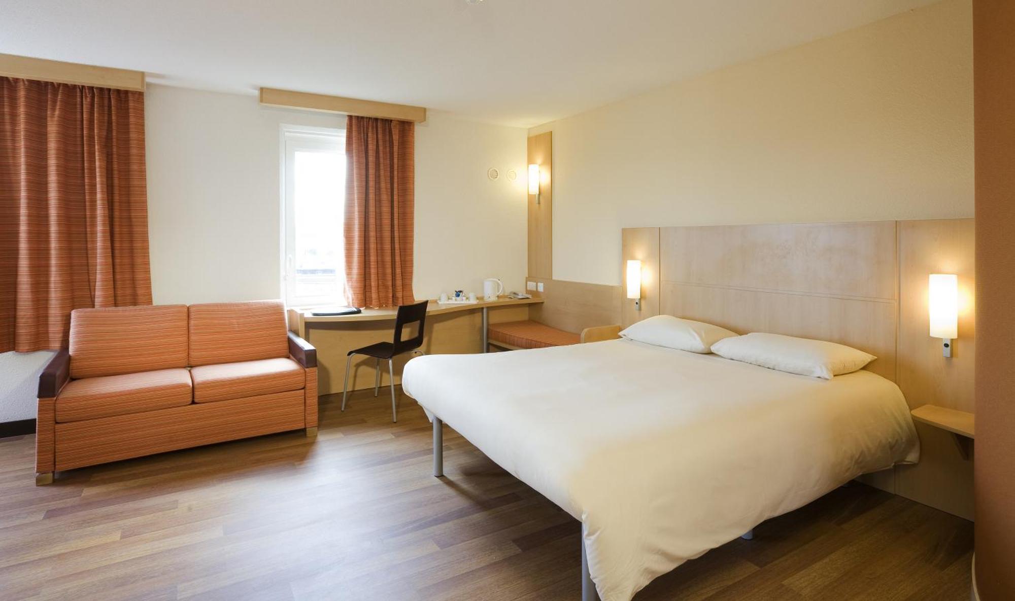 Ibis Bristol Temple Meads Hotel Room photo