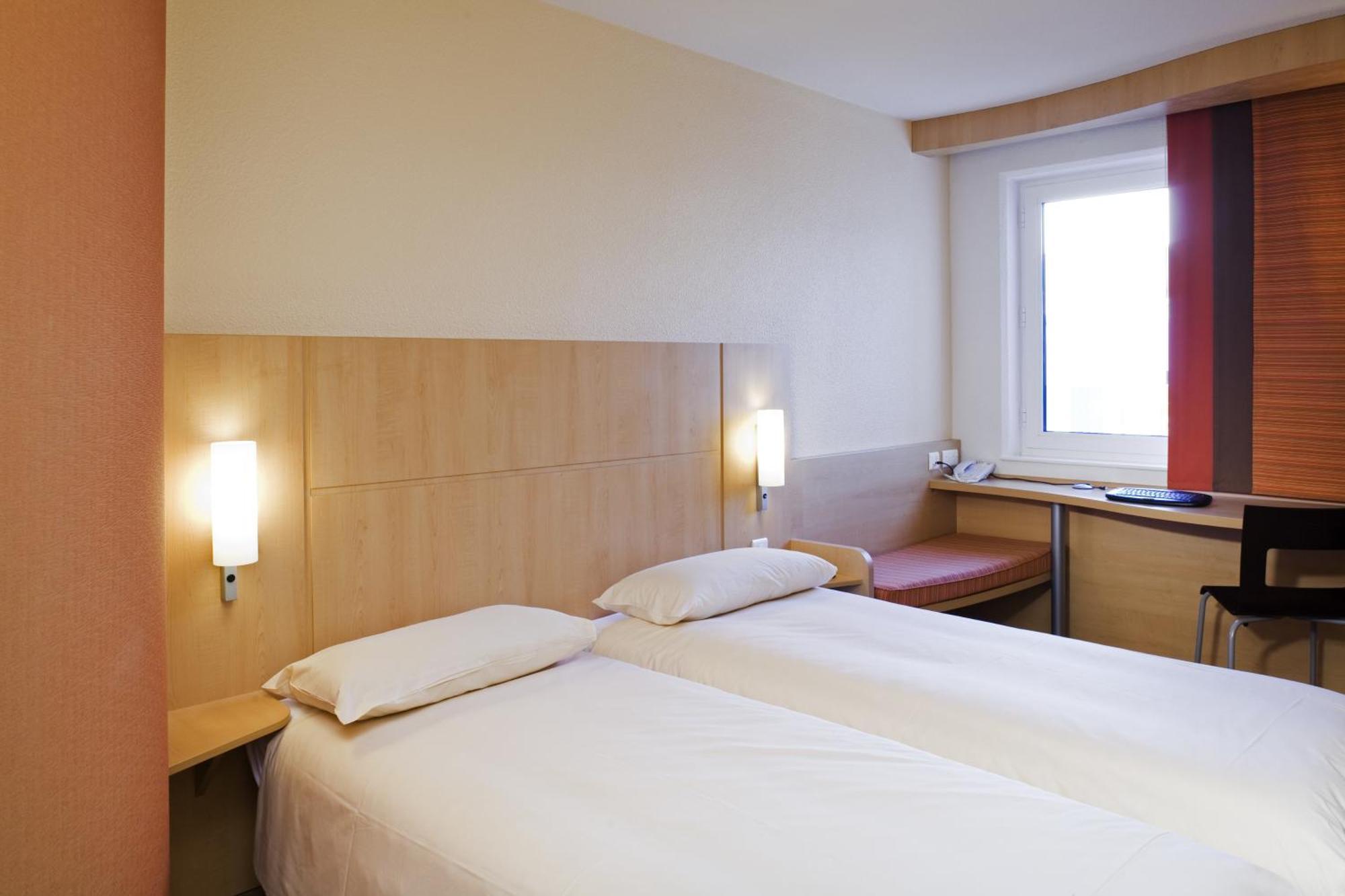 Ibis Bristol Temple Meads Hotel Room photo
