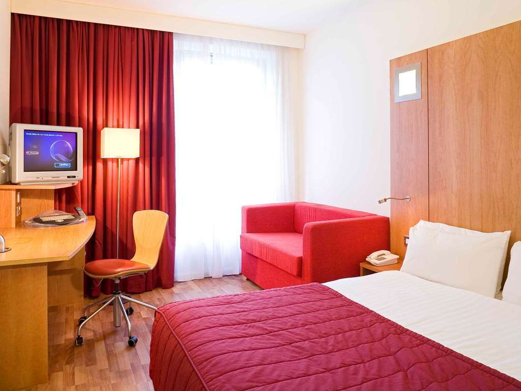 Ibis Bristol Temple Meads Hotel Room photo
